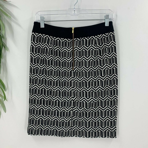 Banana Republic Geo Pencil Straight Skirt Size 0 - Picture 4 of 12